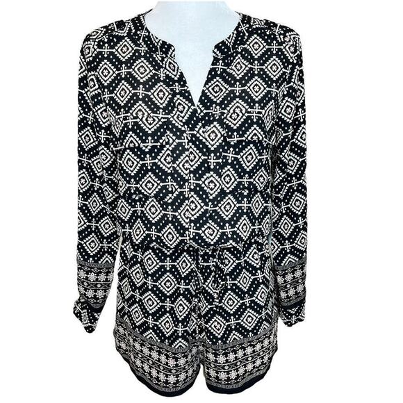 NWT Aqua Women's Aztec Geo Print Split Neck Roll-Tab Sleeve Romper XS - Picture 2 of 15